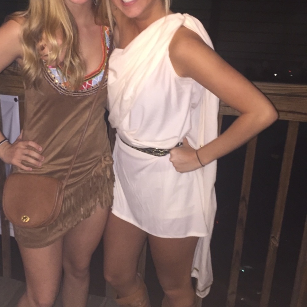 Toga - Picture 2 of 4